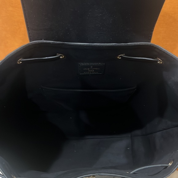 Louis Vuitton Black Montsouris Backpack Monogram Empreinte embossed leather. - Picture 4 of 5